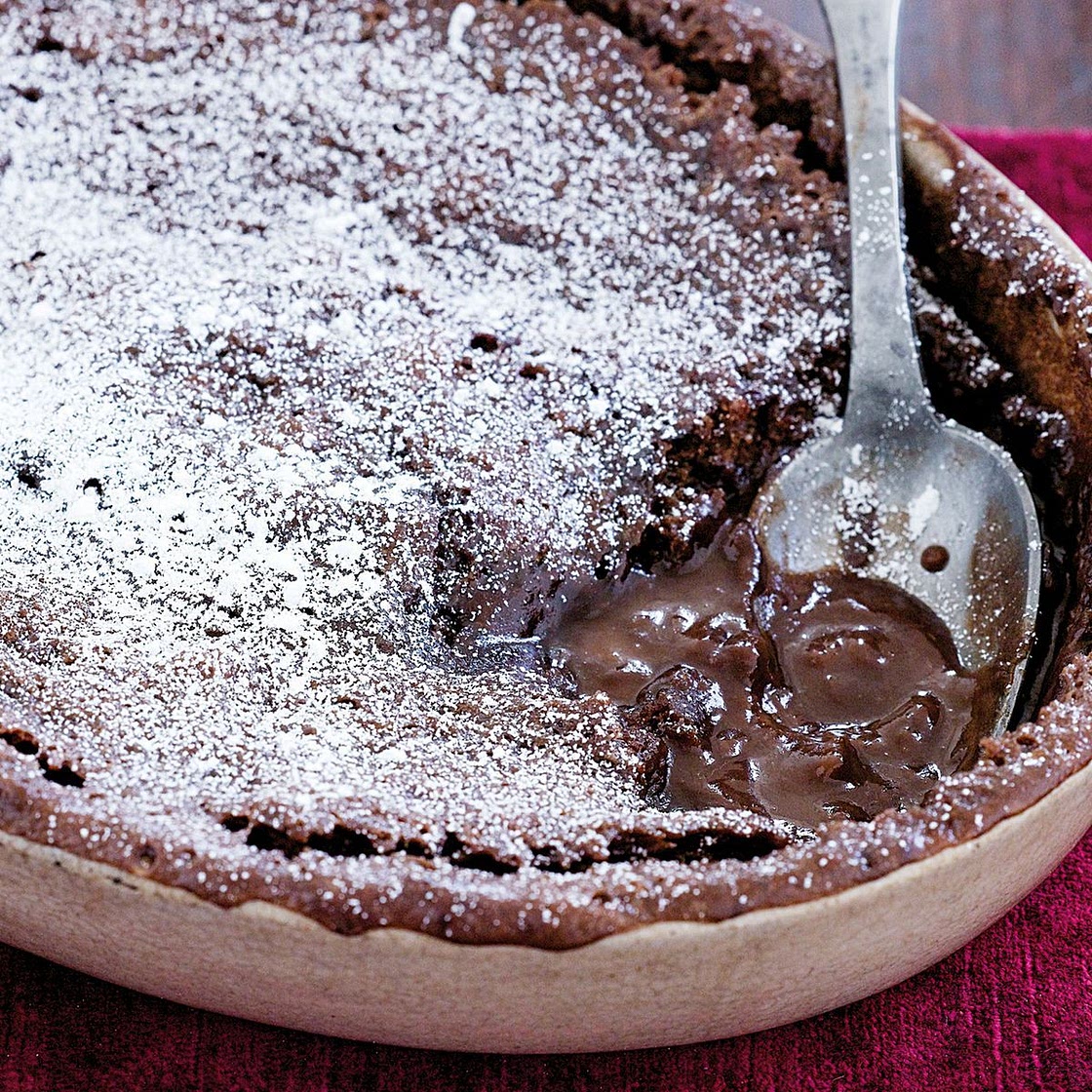 Microwave chocolate self-saucing pudding