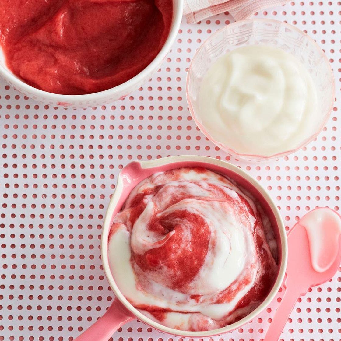 Rhubarb, apple and yoghurt puree