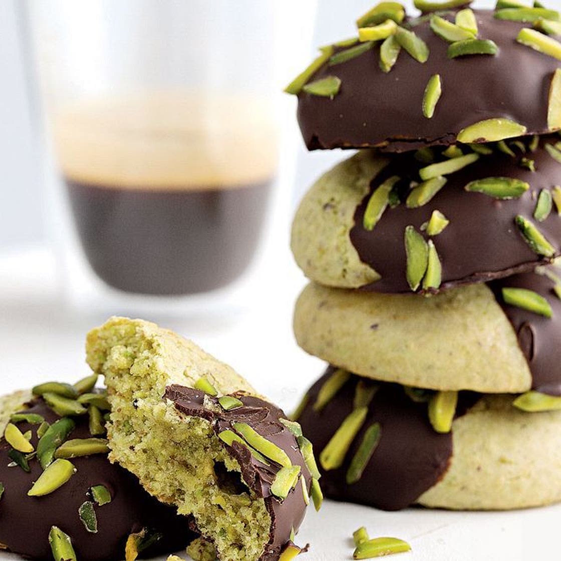 Gluten-free pistachio amaretti morbidi
