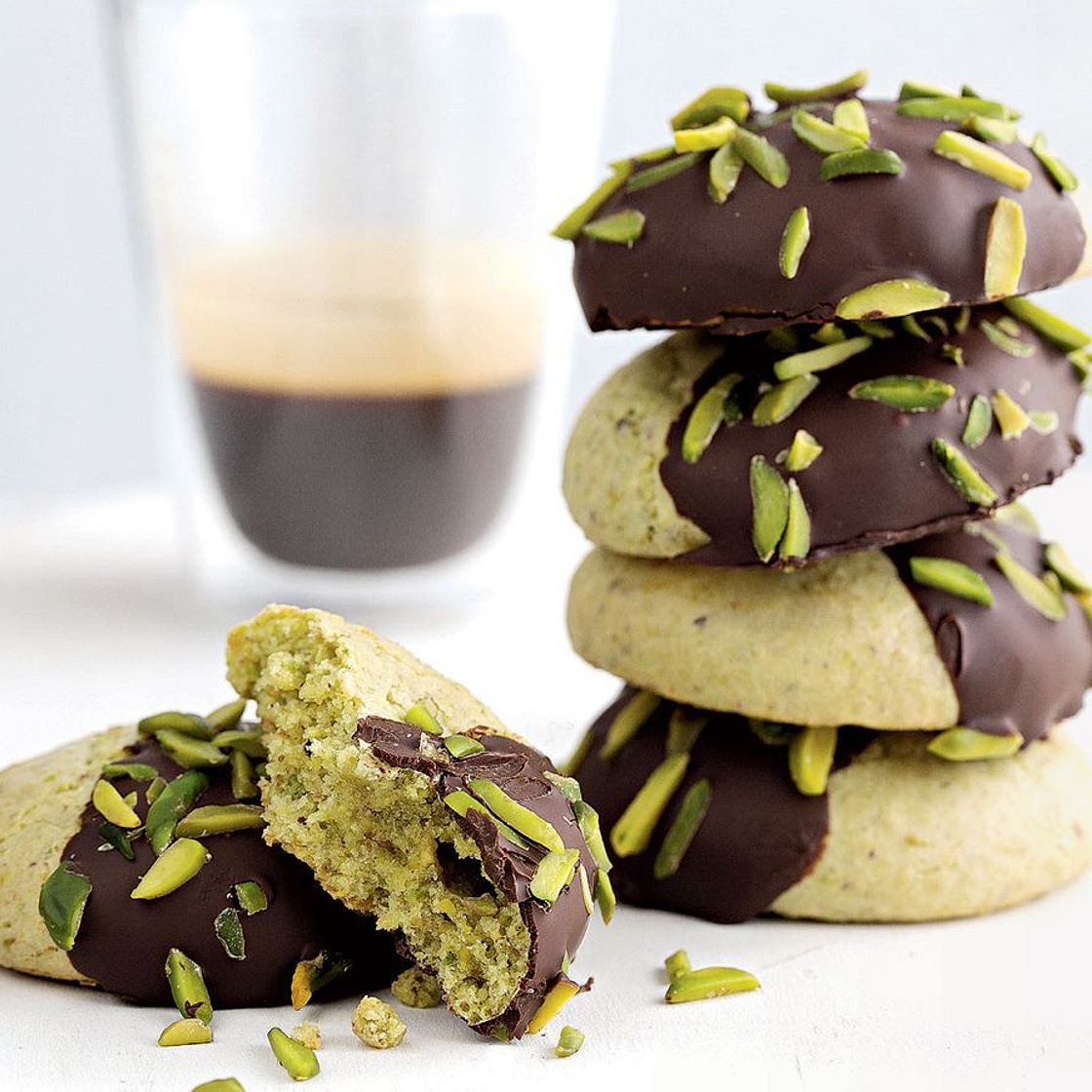 Gluten-free pistachio amaretti morbidi