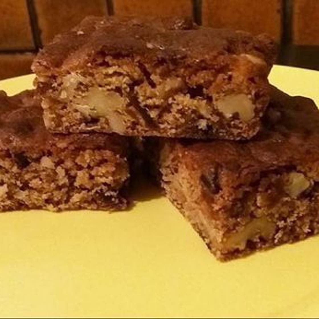 Date and Walnut Slice