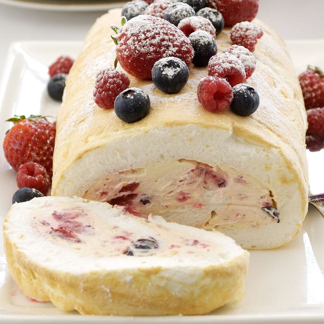 Berry meringue roll