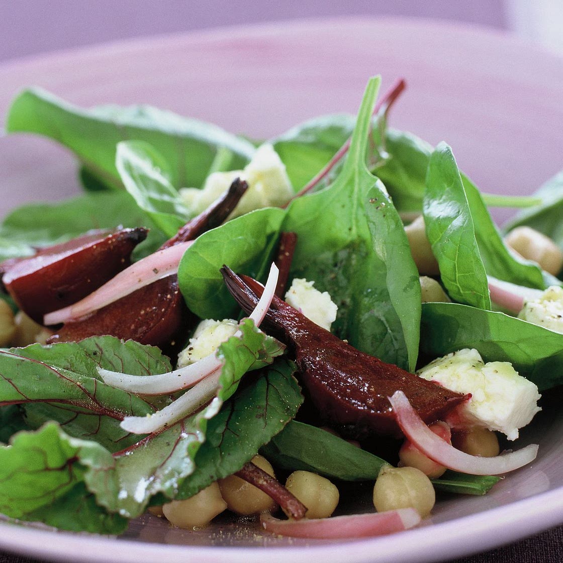 Beetroot and chickpea salad