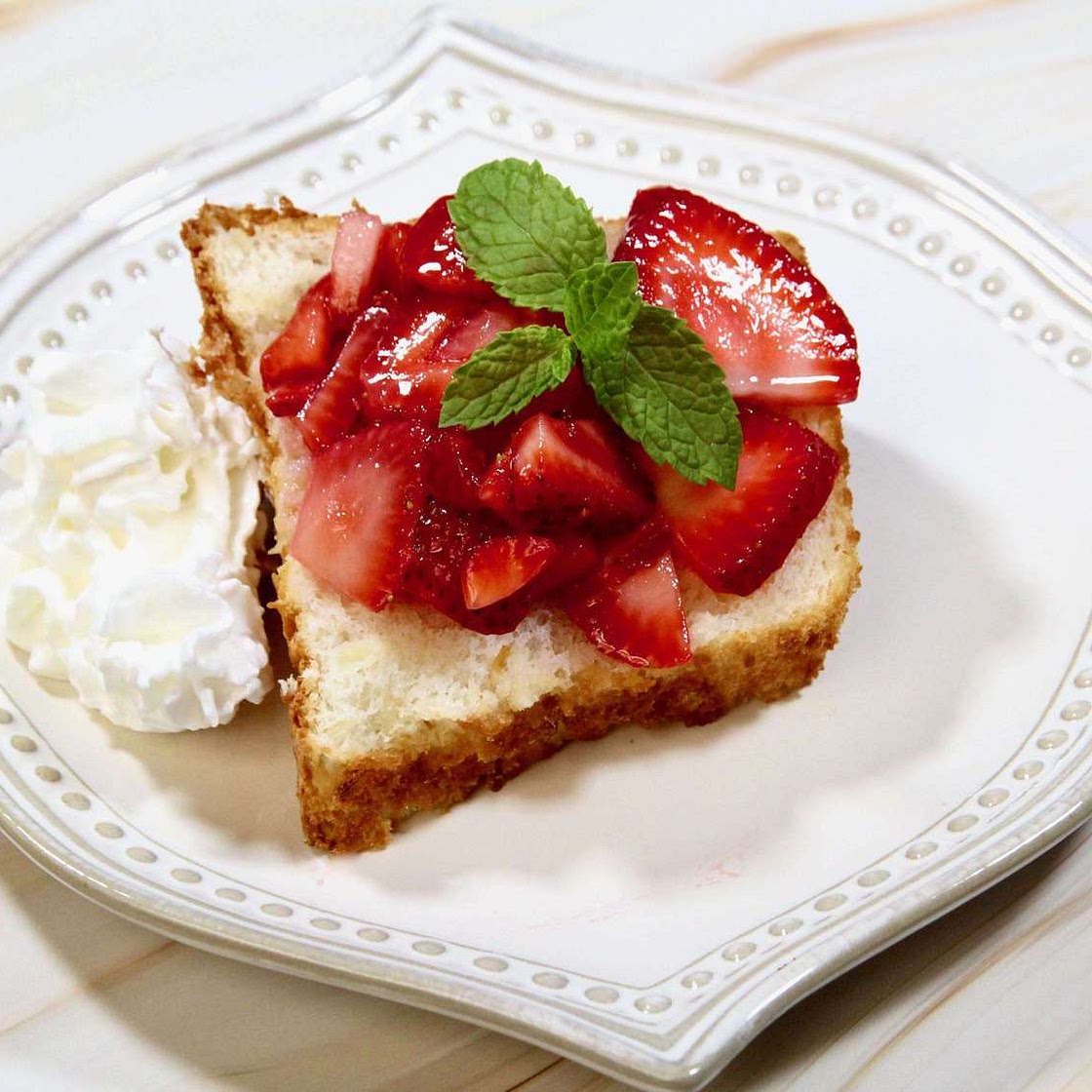 2-Ingredient Pineapple Angel Food Cake