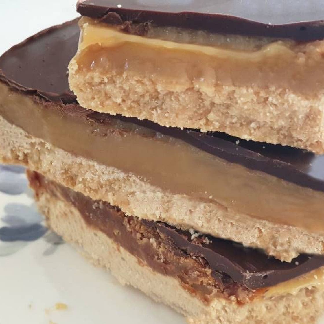 Scotch finger caramel slice