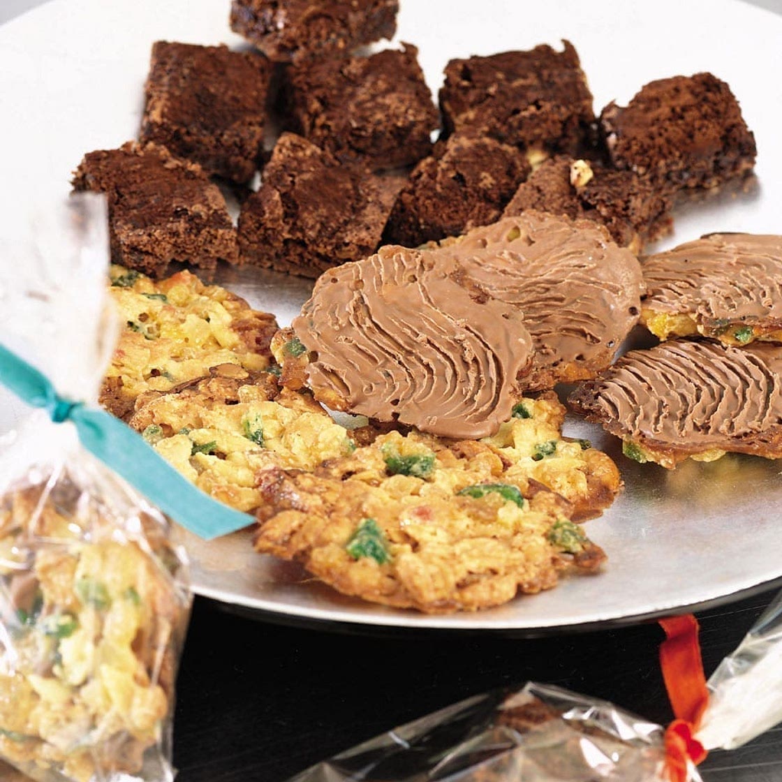 Chocolate raisin clusters