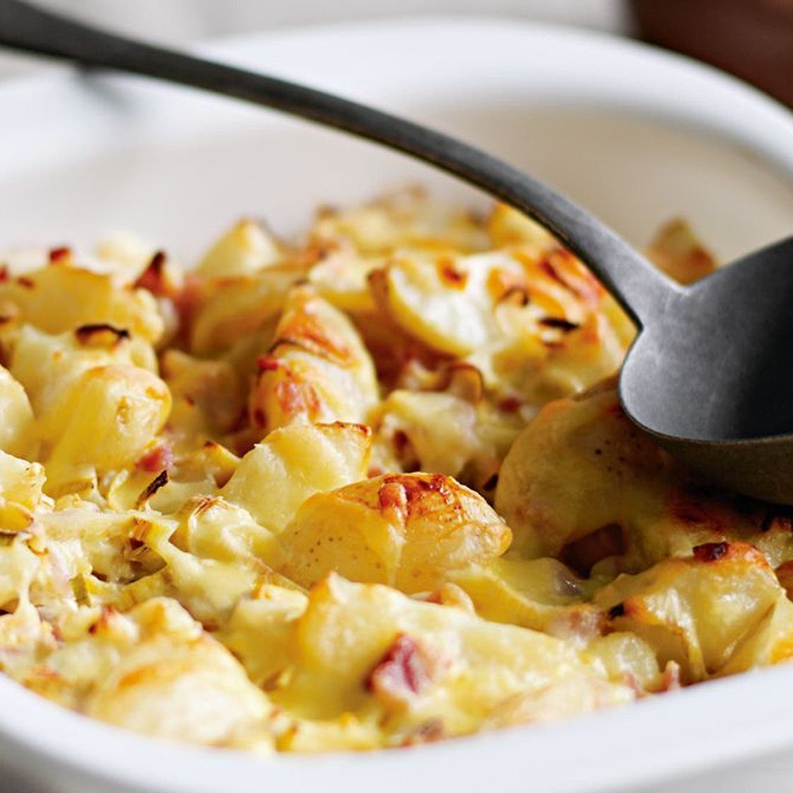 Potato, bacon and leek gratin