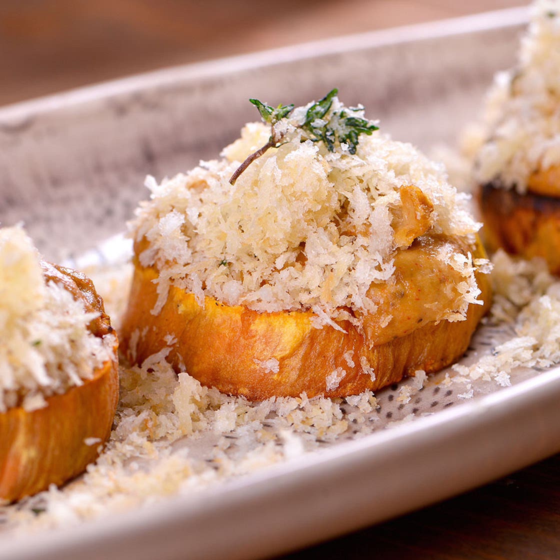 Boniatos asados con crujiente de panko