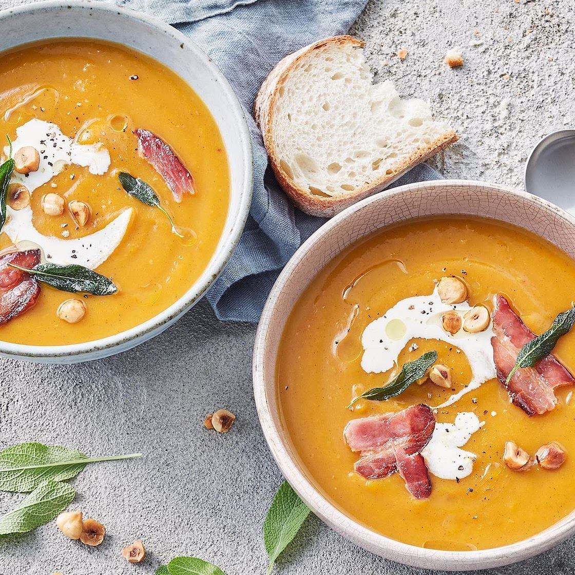 Easy overnight maple bacon pumpkin soup