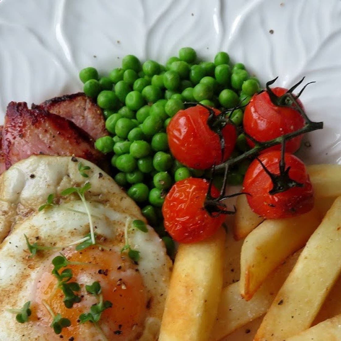 Gammon Steak, Egg & Chips