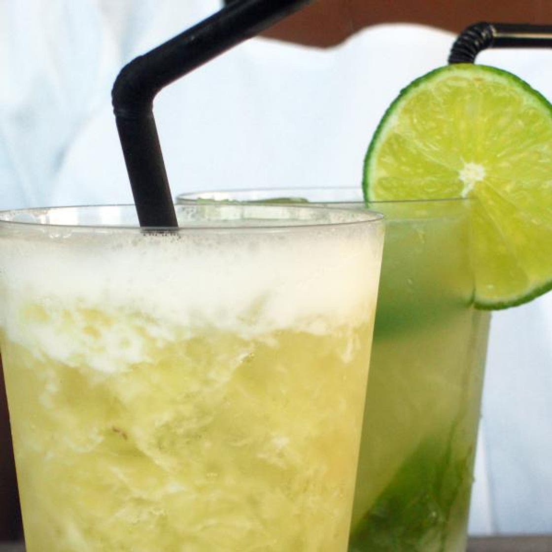 Caipirinha de saquê com limão