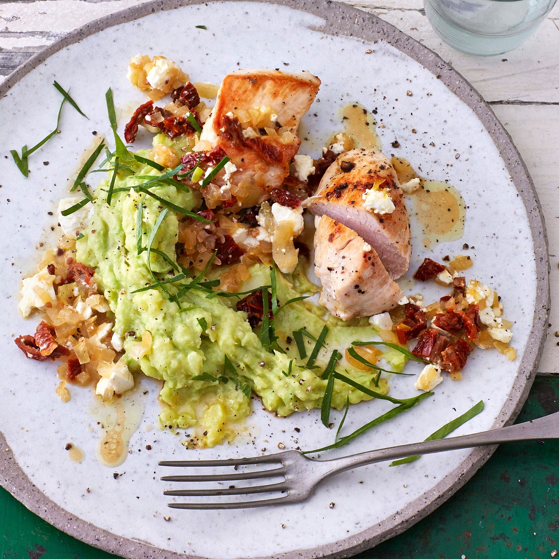 Hähnchenbrust mit Avocado-Blumenkohl-Stampf