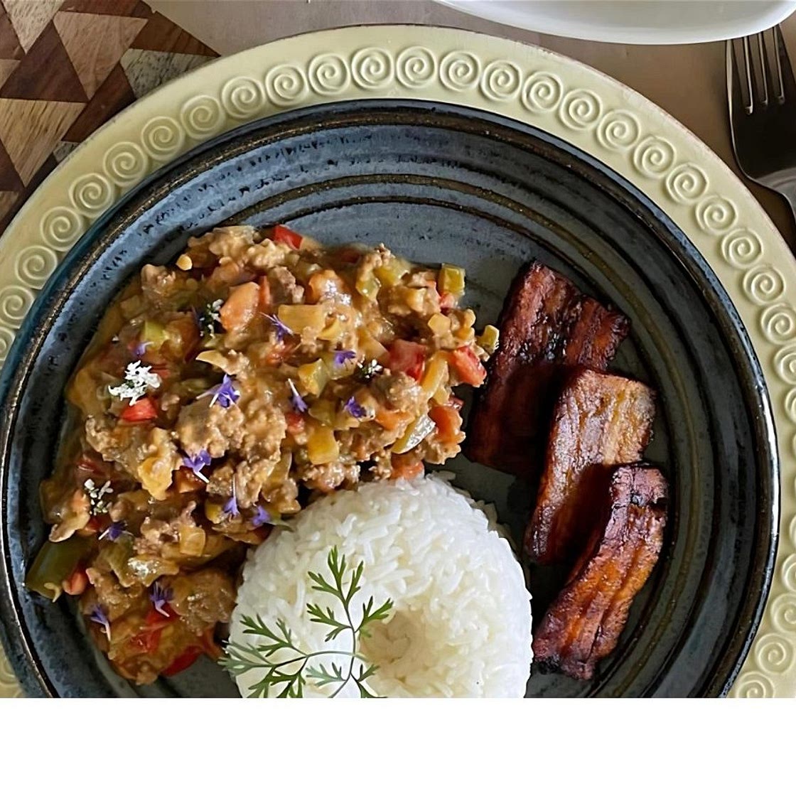 Chivo en Coco - Goat Meat in Coconut Sauce