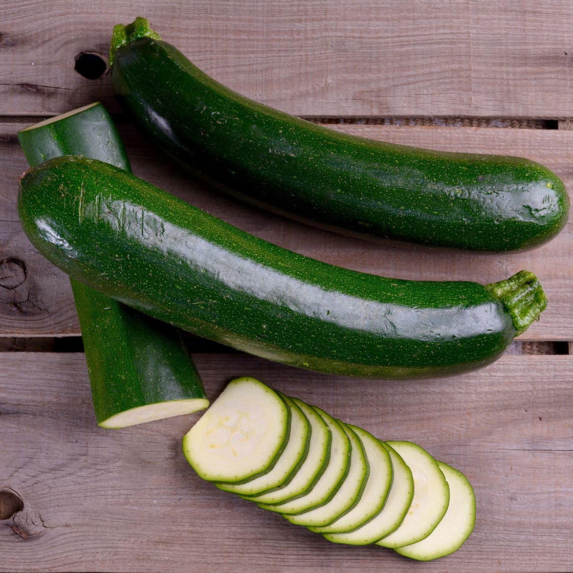 Espaguetis de calabacín con vinagreta de pistachos