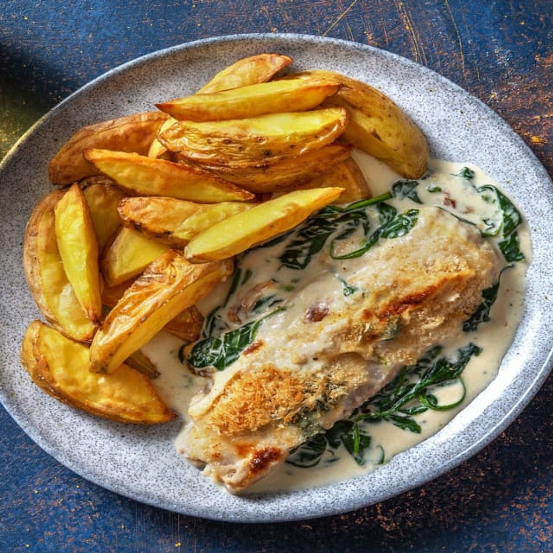 Seehecht in Spinat-Sahne-Soße aus dem Ofen dazu knusprige Kartoffelspalten