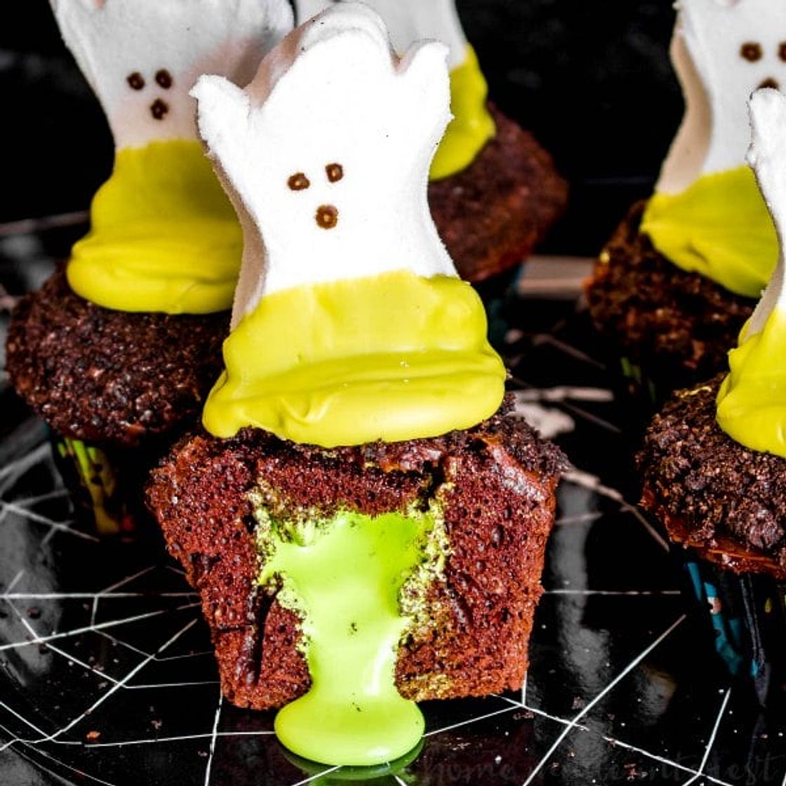 Easy Halloween Ghost Cupcakes