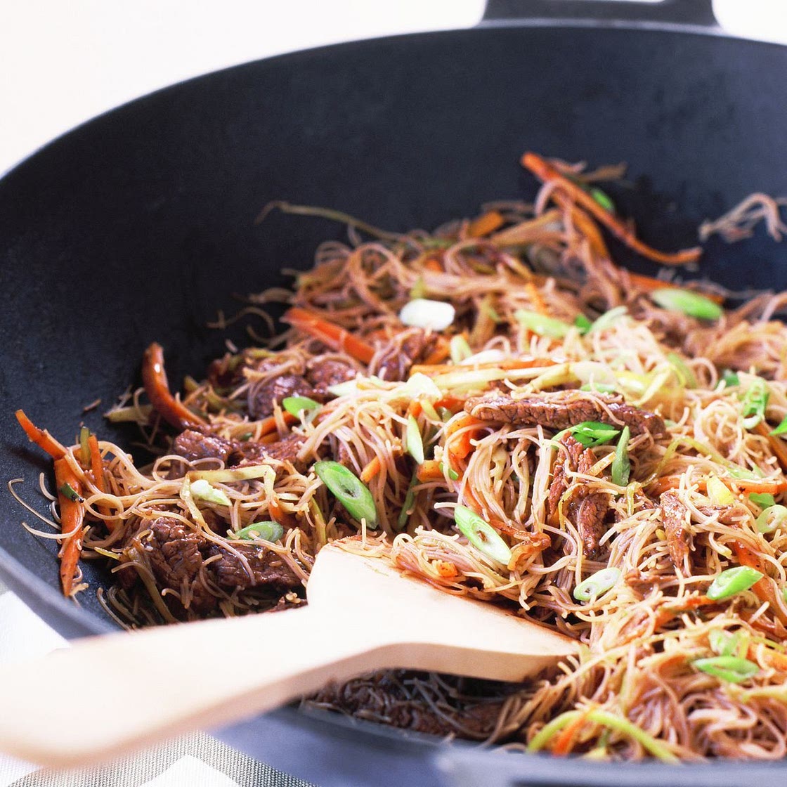 Beef stir-fry with rice noodles