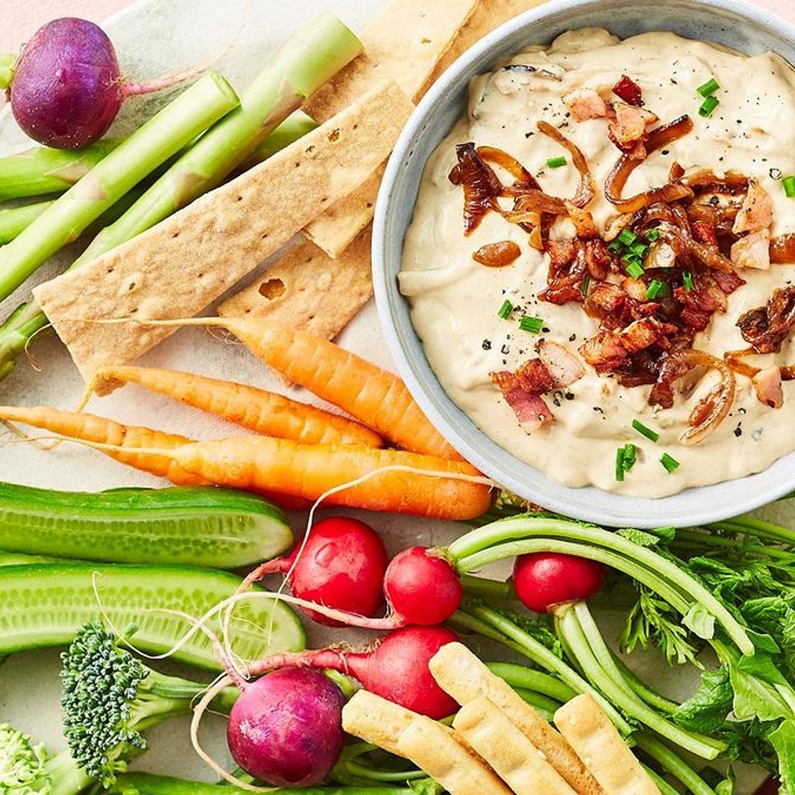 Warm caramelised French onion slow cooker dip