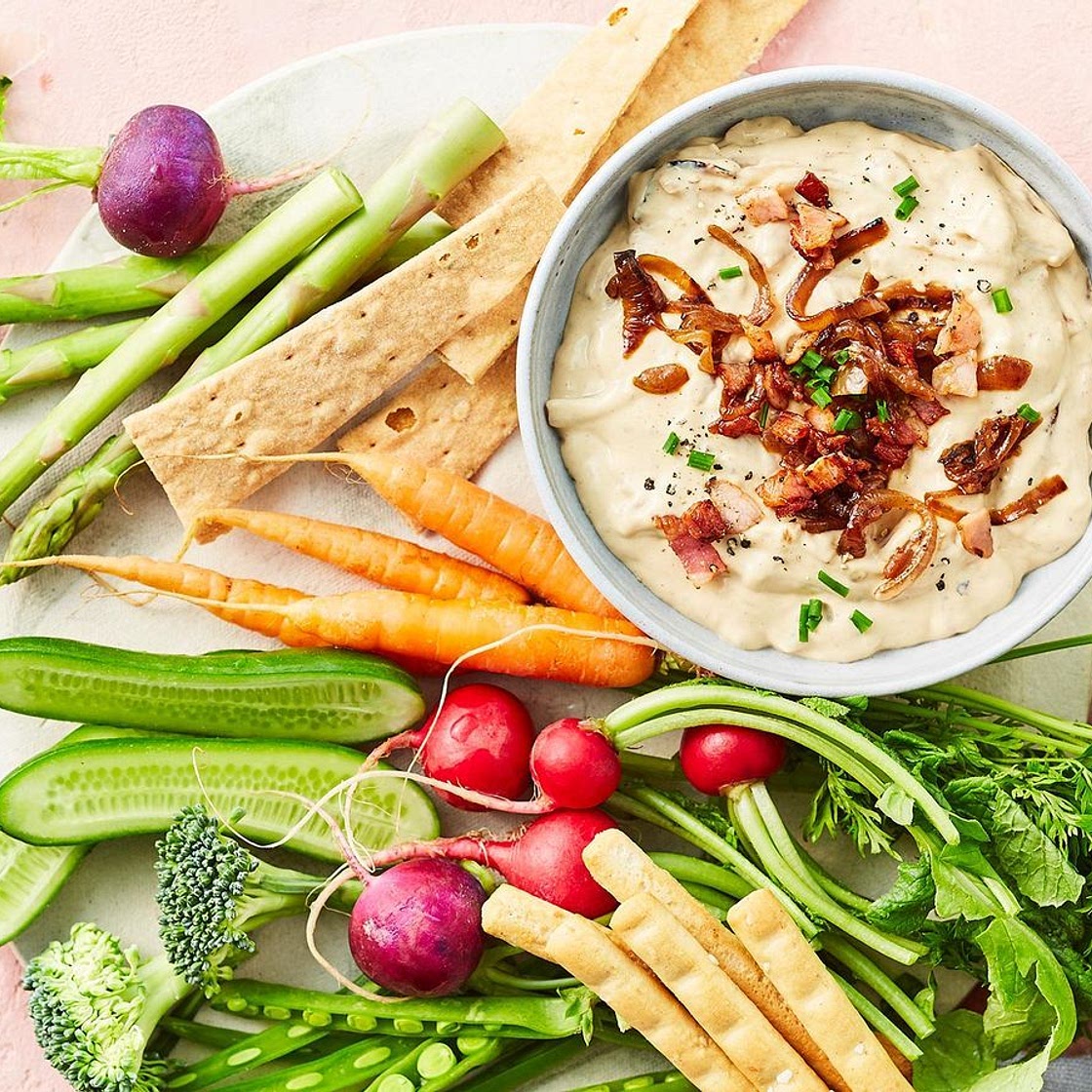 Warm caramelised French onion slow cooker dip