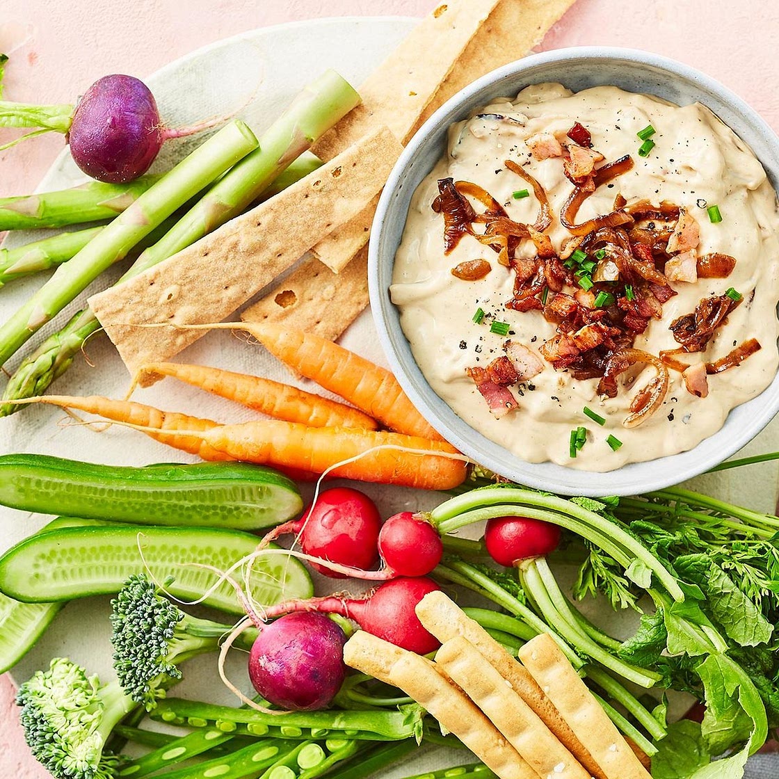 Warm caramelised French onion slow cooker dip