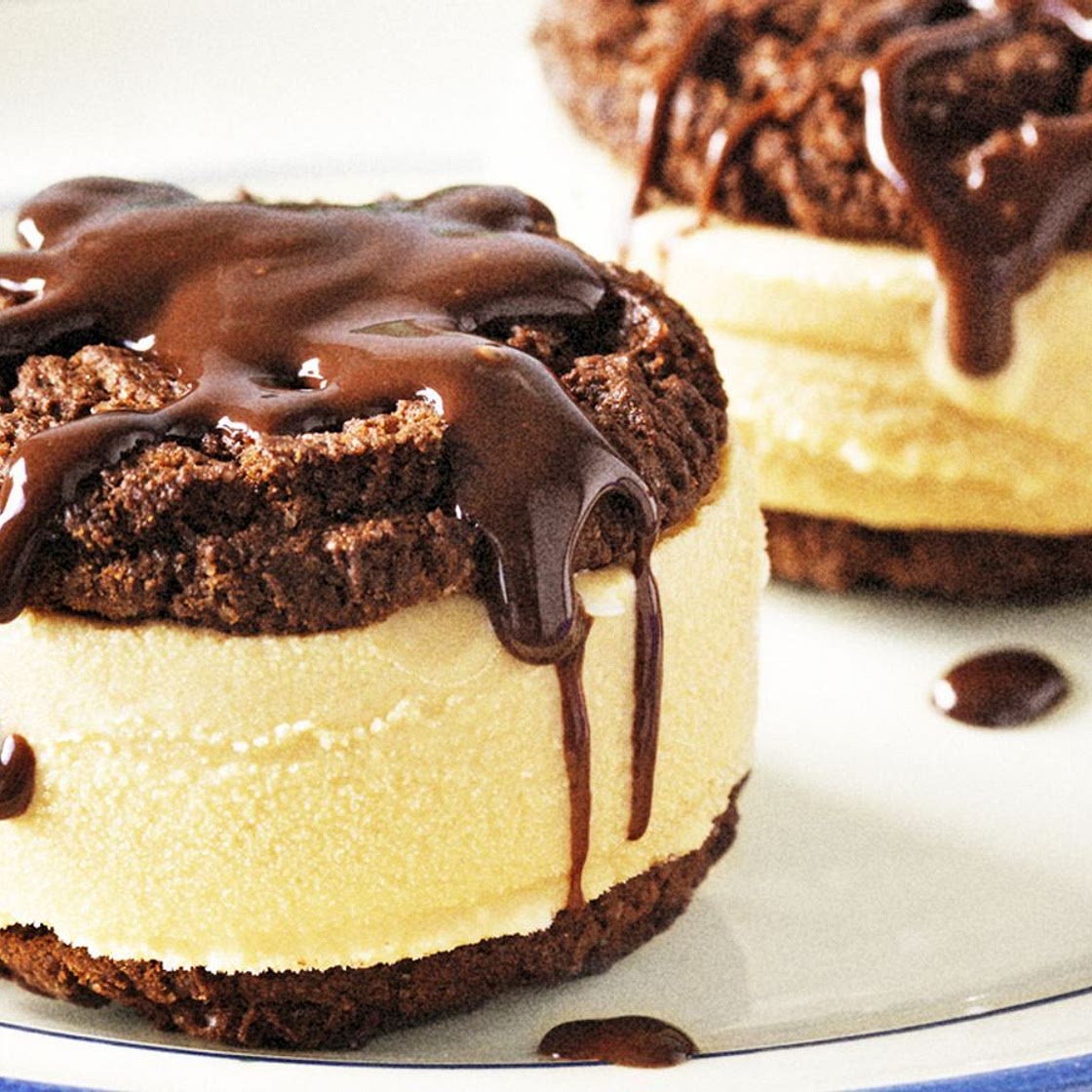 Easy dulce de leche ice-cream sandwiches