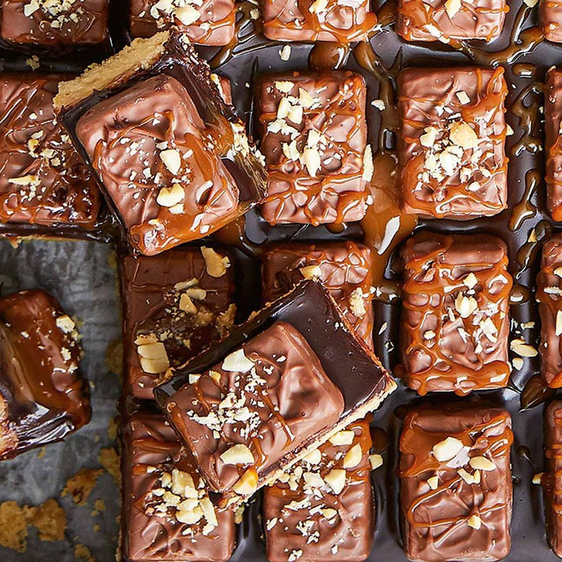 Snickers tray bake slice recipe