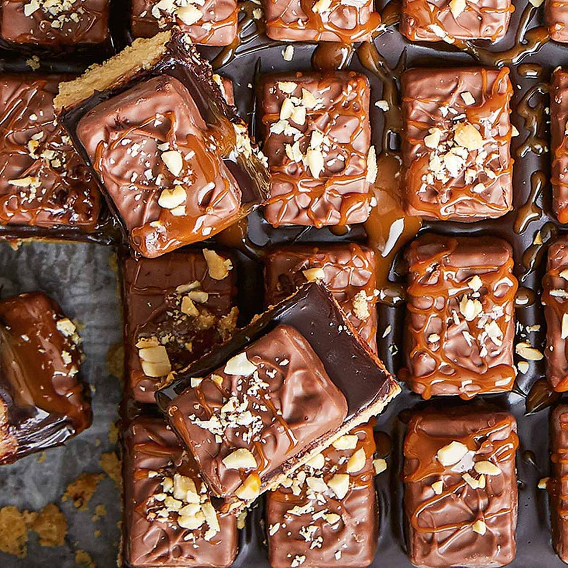 Snickers tray bake slice recipe