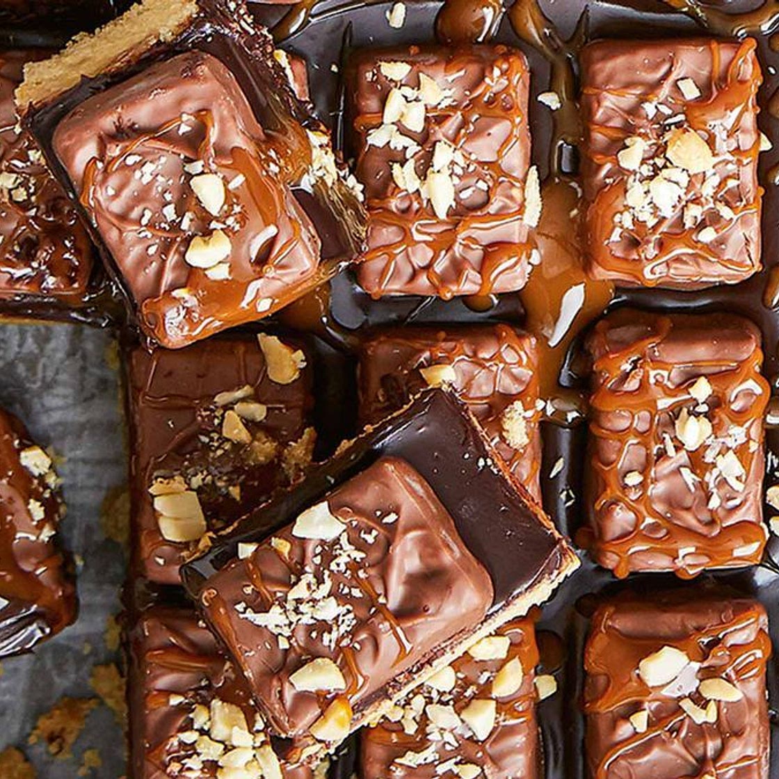 Snickers tray bake slice recipe