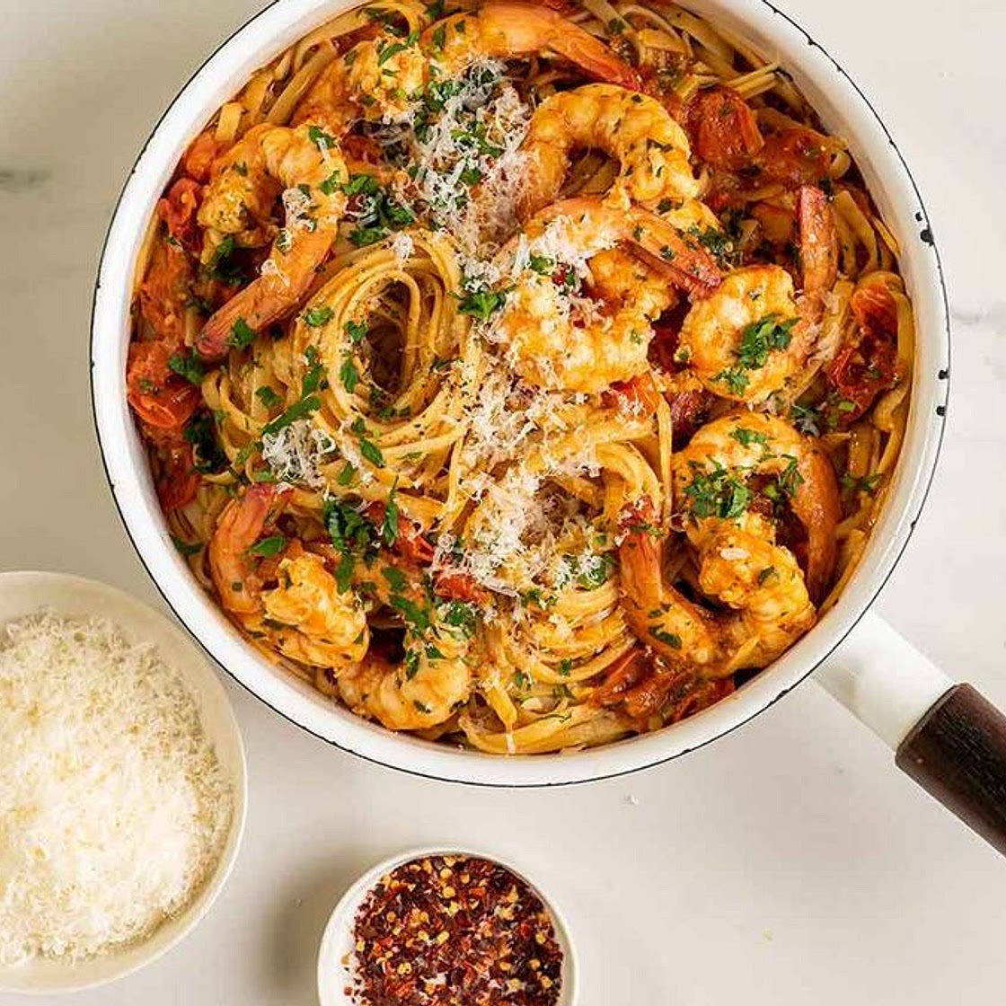 15-minute garlic and prawn linguine