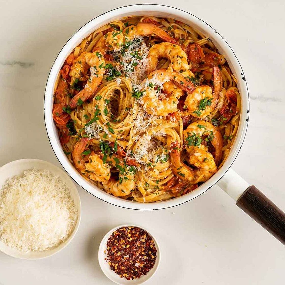 15-minute garlic and prawn linguine