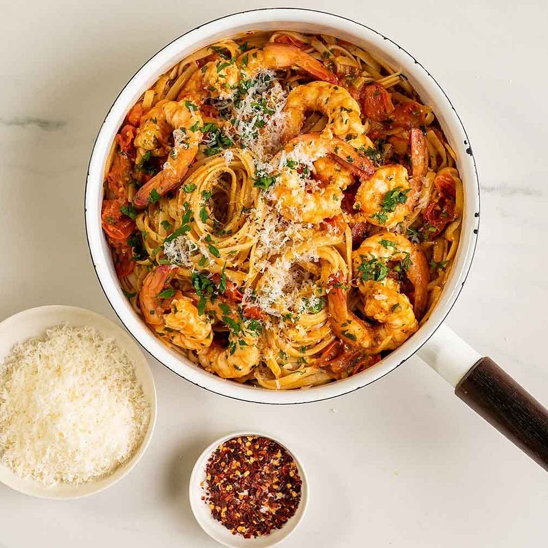 15-minute garlic and prawn linguine