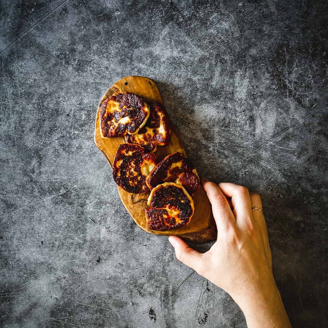 How to Cook Halloumi Cheese (Grilled and Fried Halloumi Recipes)