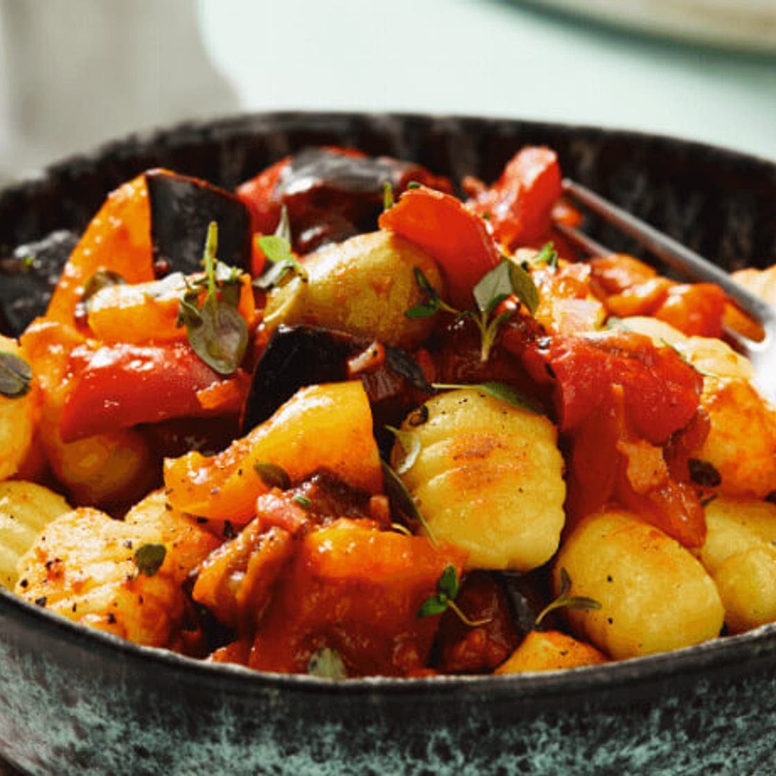 Vegane Gnocchi mit sizilianischer Caponata