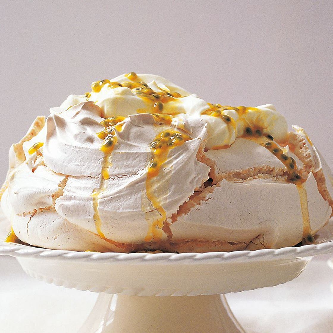 Margaret Fulton's classic pavlova
