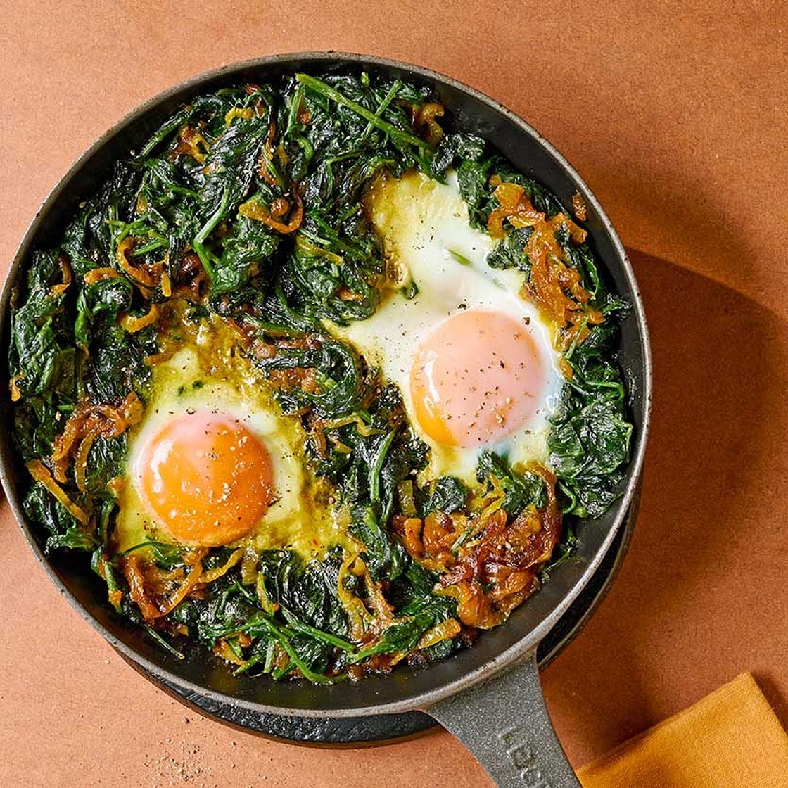 Persian spinach & onion fried eggs (nargesi-e esfenaj)
