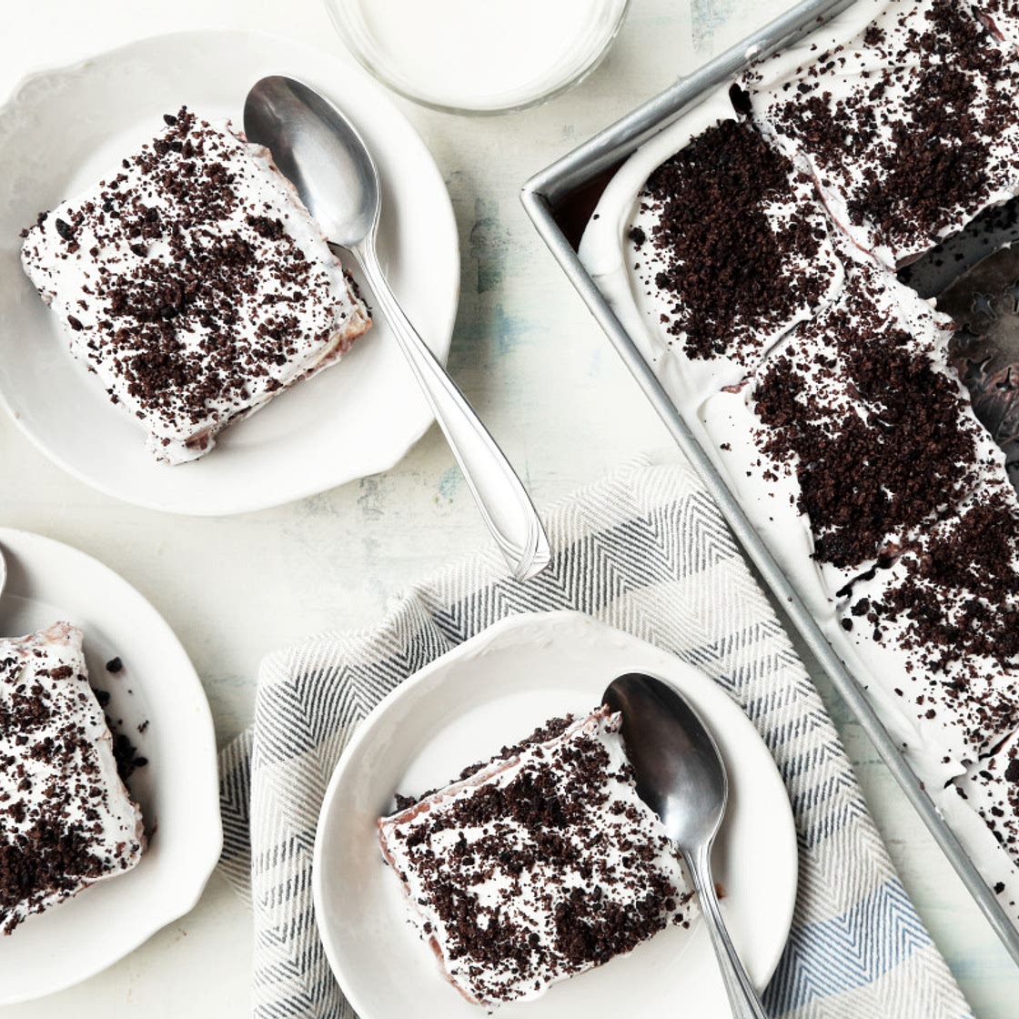 Delicious Oreo Refrigerator Cake (No-Bake)