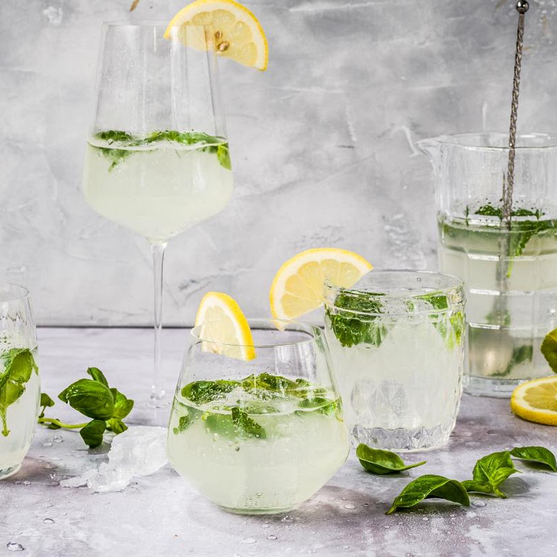 Zitronen-Basilikum-Spritz