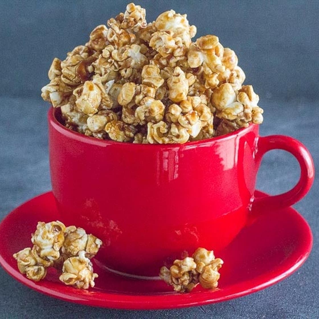 Low FODMAP Gingerbread Caramel Crunch Popcorn