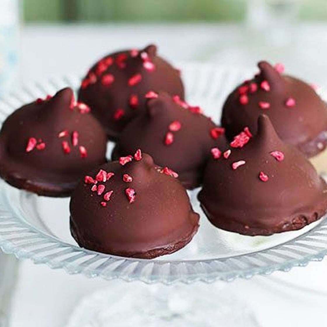 Raspberry & dark chocolate teacakes