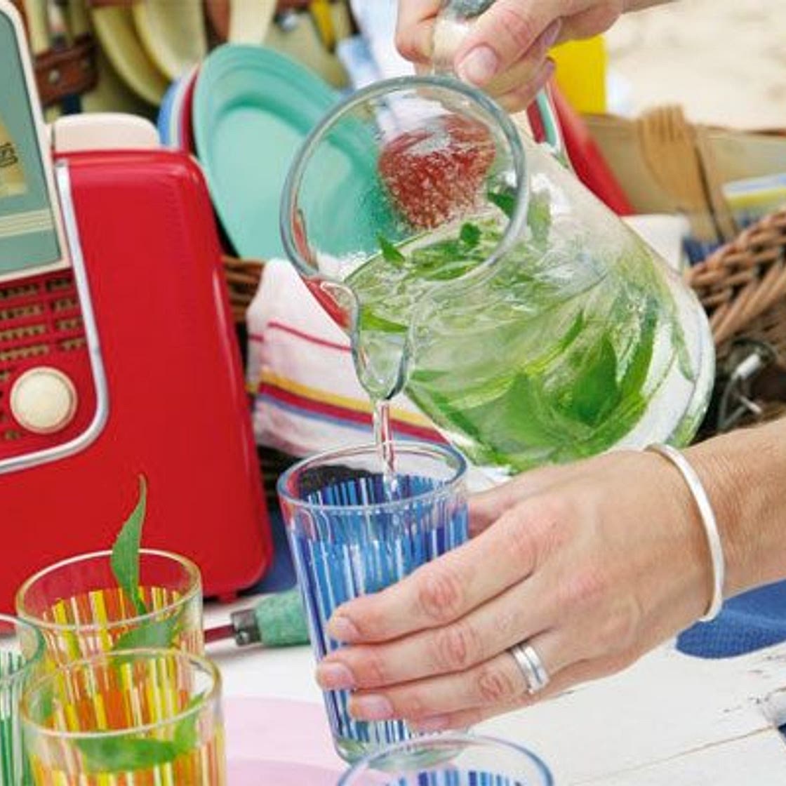 Apple, elderflower & mint sparkle