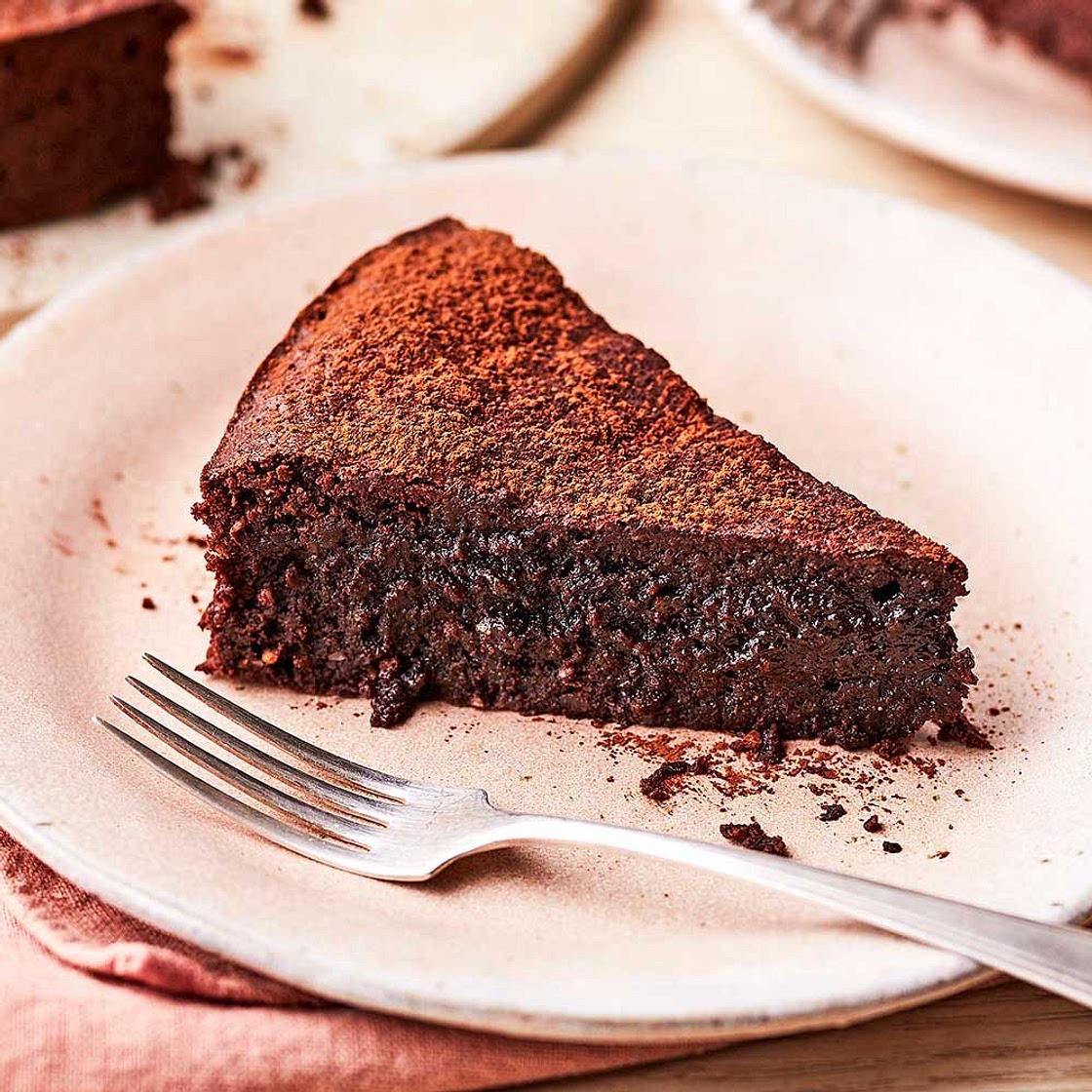 Flourless chocolate & almond cake
