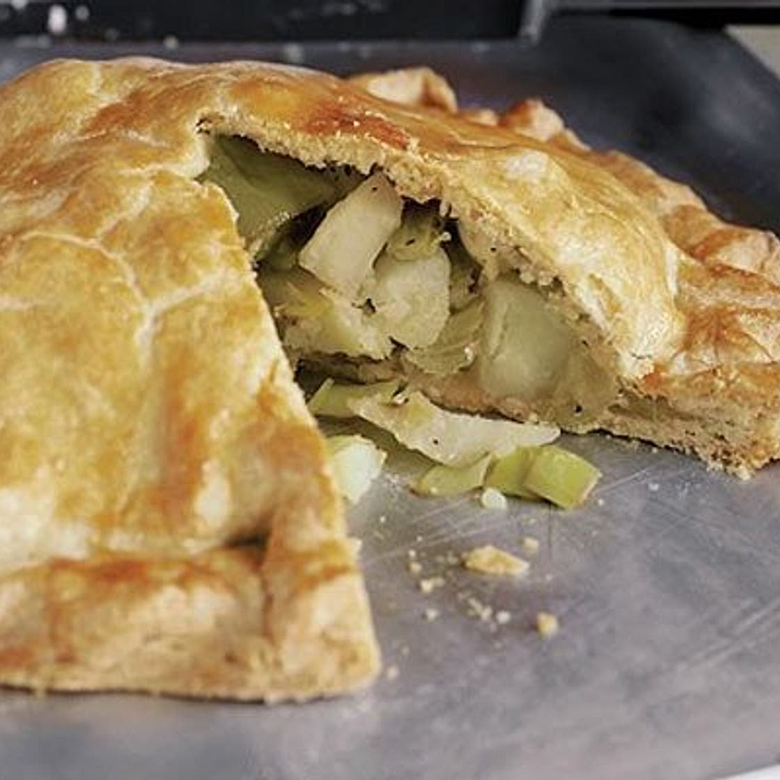 Cheesy leek & potato pie