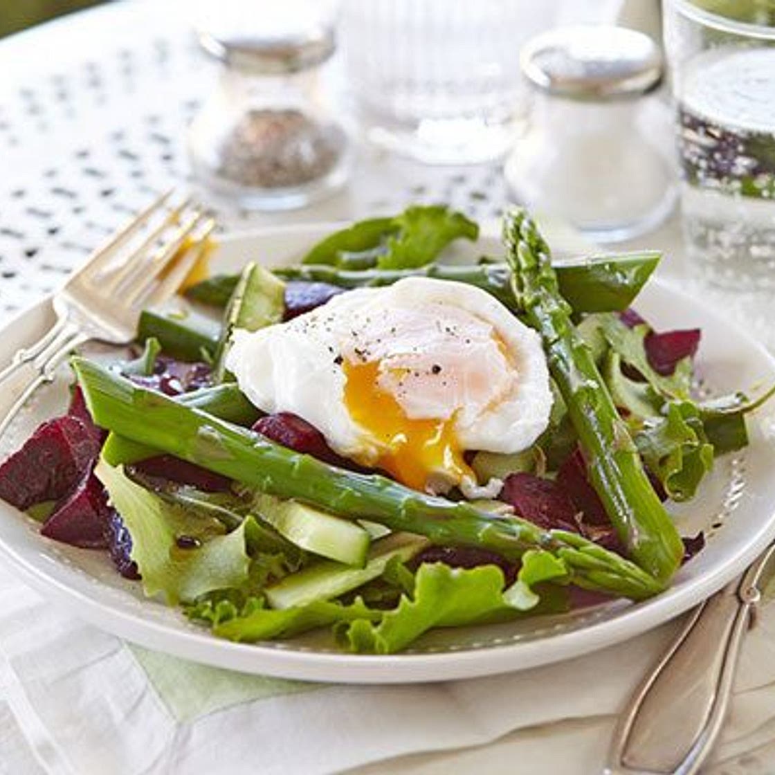 Asparagus salad with a runny poached egg
