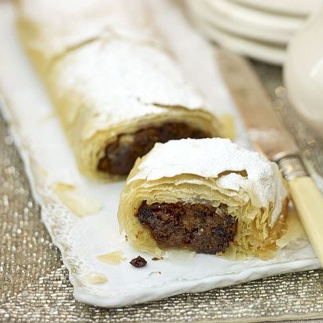 Christmas pudding strudel