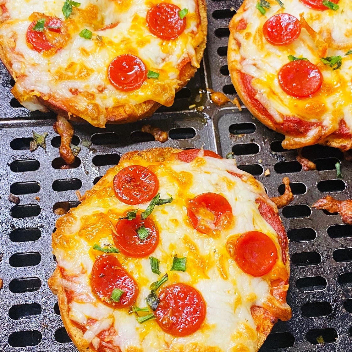 Air Fryer Mini Bagel Pizzas