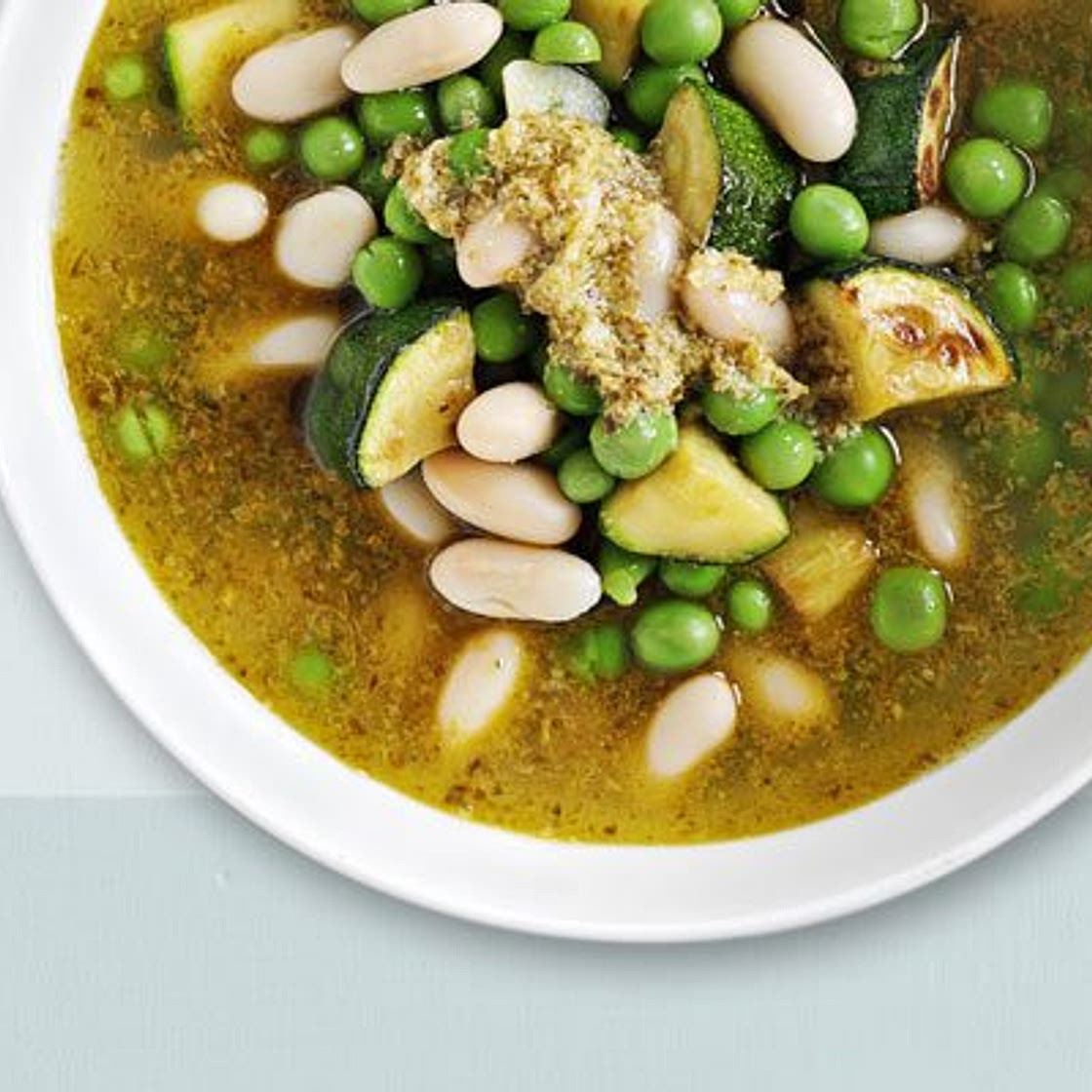 Courgette, pea & pesto soup