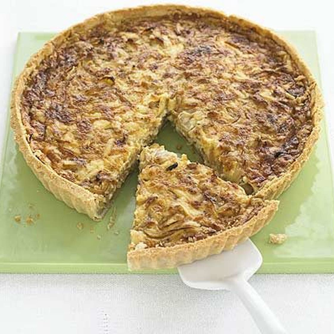 Sticky onion & cheddar quiche