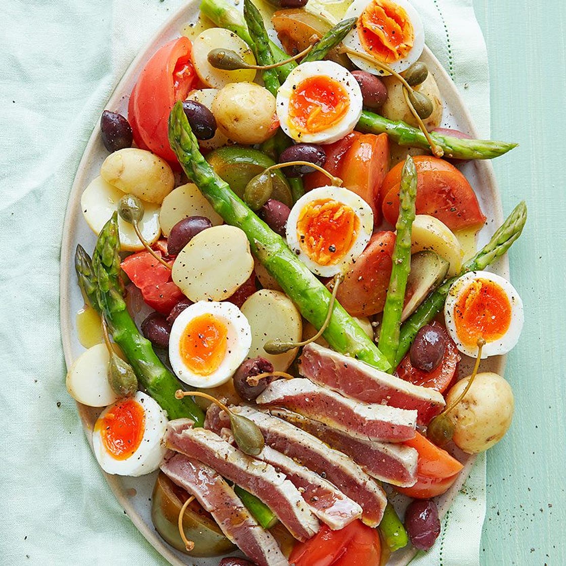 Seared tuna & asparagus niçoise
