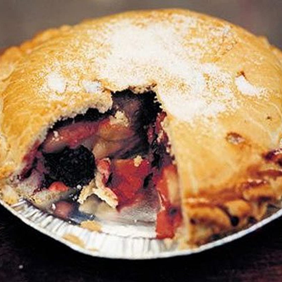 Blackberry & apple pie