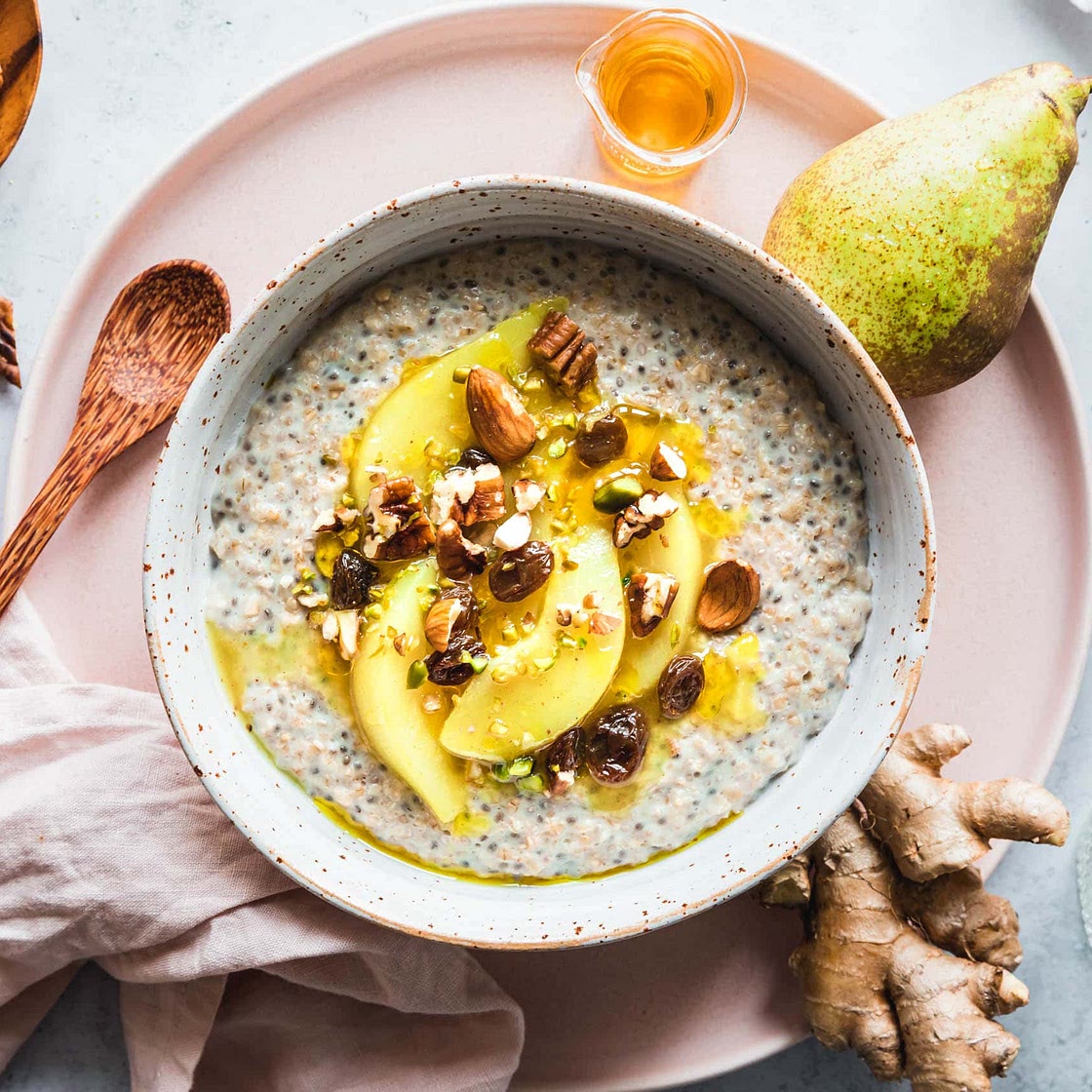 Chia-Porridge mit Kardamom-Birnen